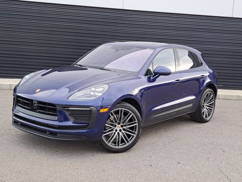 Certified 2025 Porsche Macan AWD/4WD image 1
