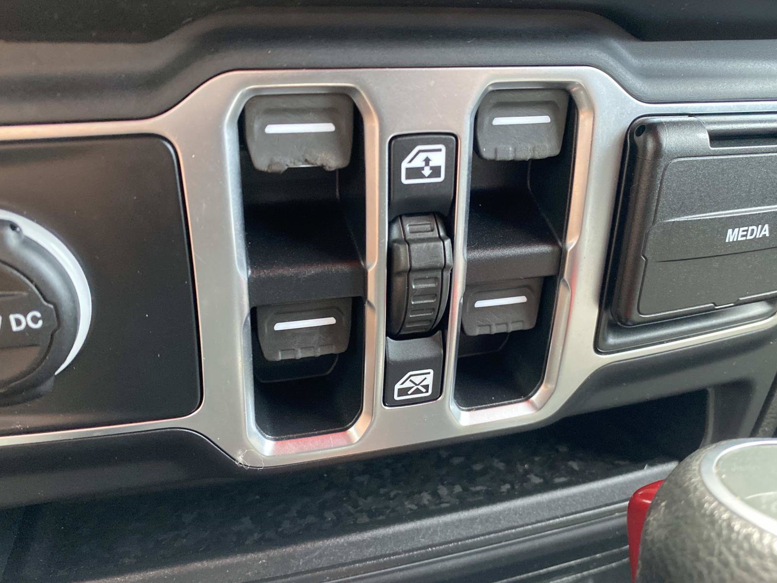Used 2020 Jeep Gladiator Sport w/ Quick Order Package 24S AWD/4WD image 23