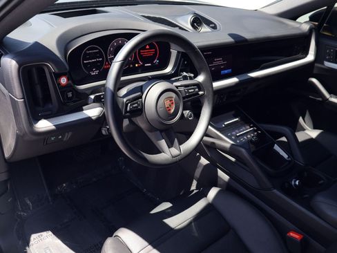 Certified 2025 Porsche Cayenne Coupe w/ Premium Package Plus AWD/4WD image 4