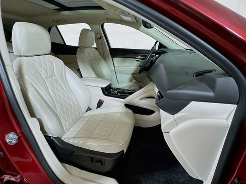 Certified 2022 Buick Envision Avenir w/ Technology Package II FWD image 28