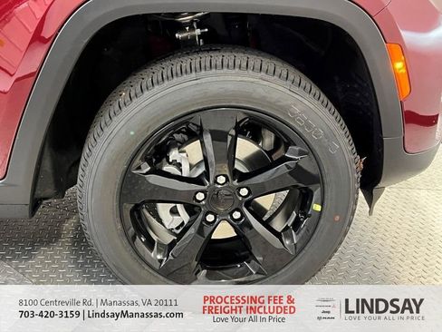 New 2025 Jeep Grand Cherokee Altitude AWD/4WD image 11