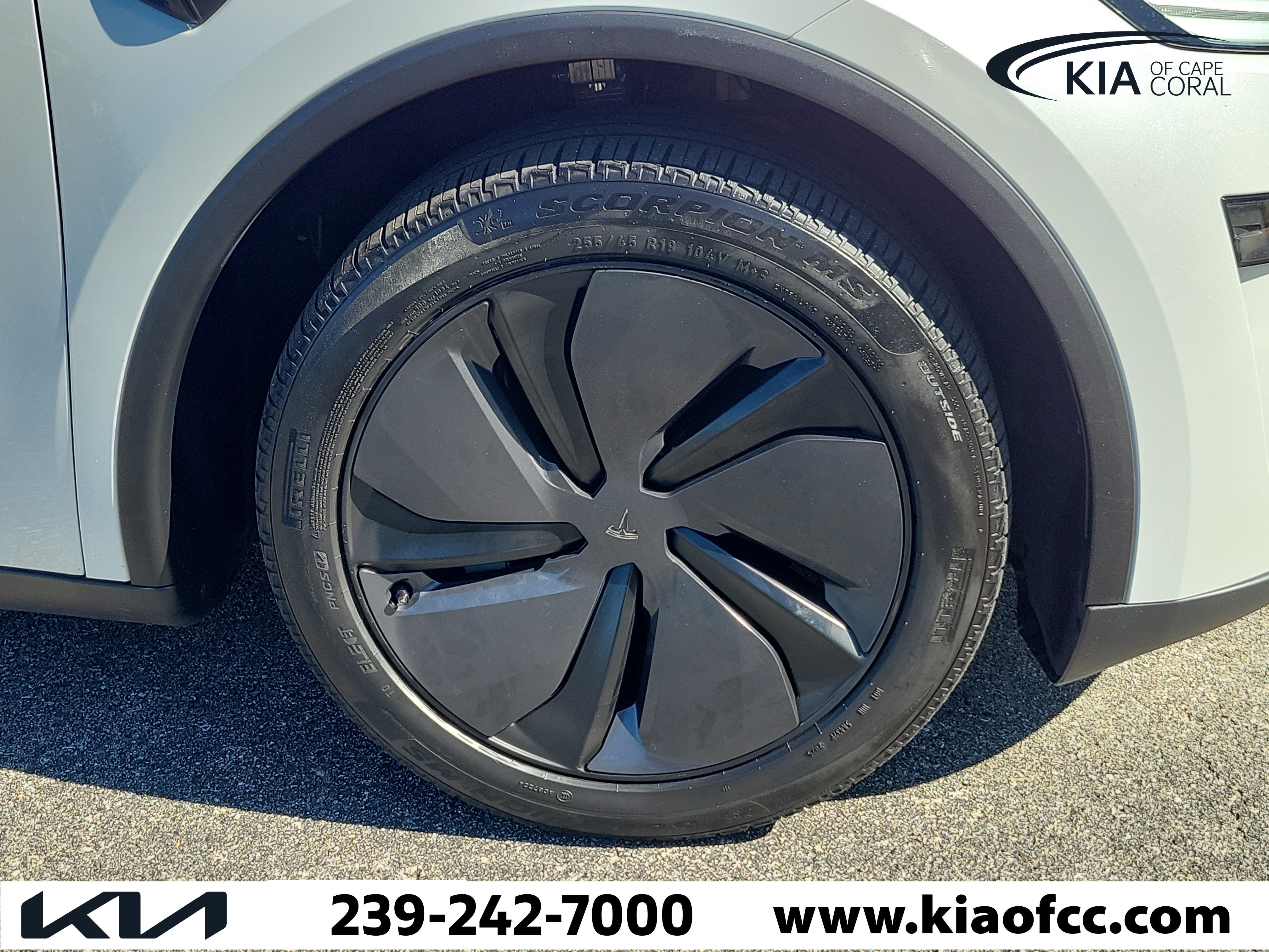 Used 2026 Tesla Model Y 2WD image 7