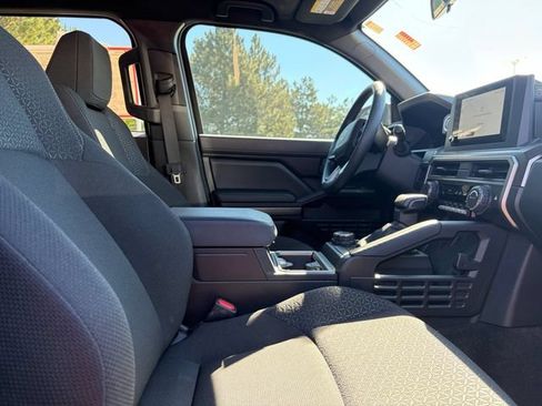 Used 2025 Toyota 4Runner SR5 AWD/4WD image 15
