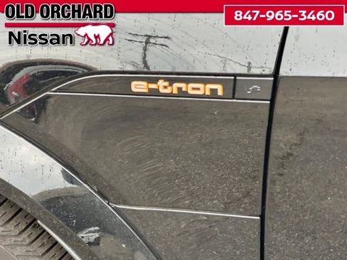 Used 2022 Audi e-tron S Premium Plus image 6