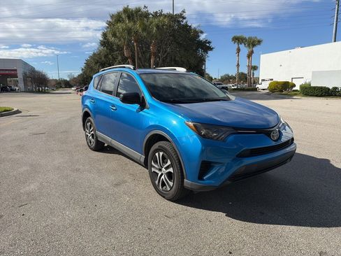 Used 2017 Toyota RAV4 LE image 7