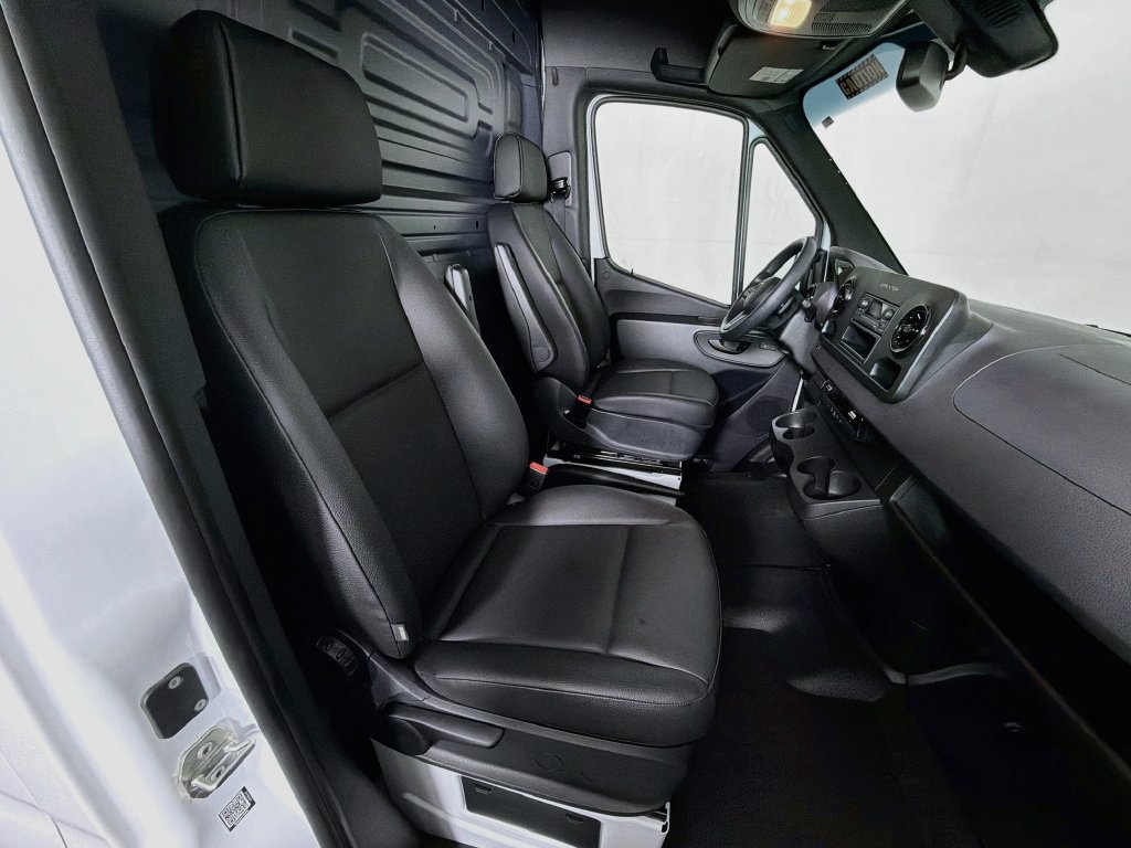 Used 2024 Mercedes-Benz Sprinter 2500 image 26