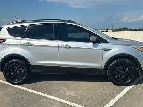 Used 2018 Ford Escape SE w/ SE Sync 3 Package FWD image 13