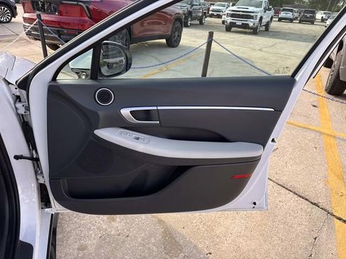 Used 2025 Hyundai Sonata SEL FWD image 29