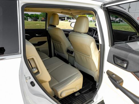 Used 2019 Toyota Highlander Limited FWD image 42