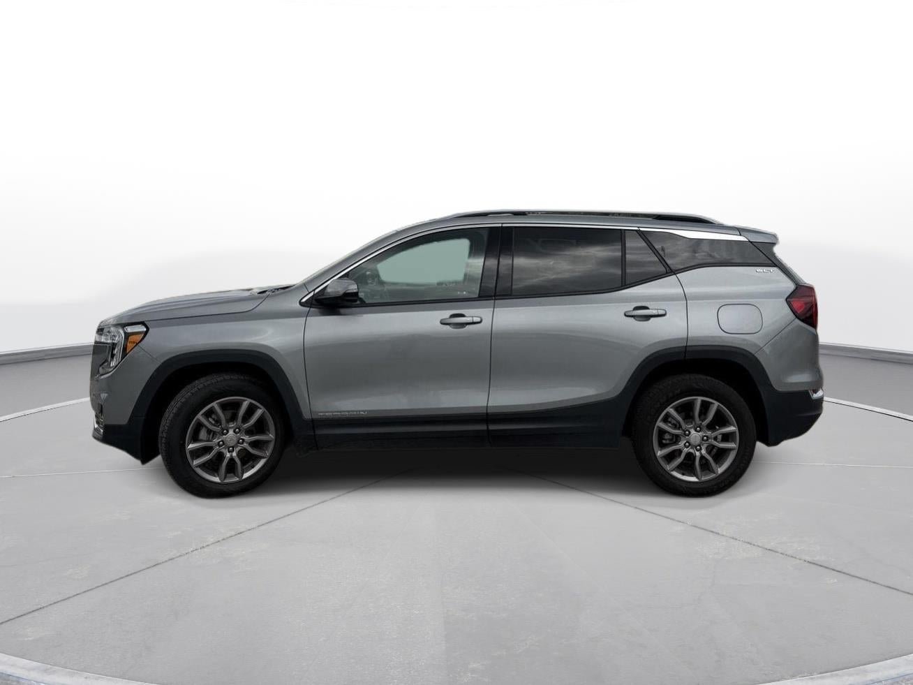Used 2024 GMC Terrain SLT AWD/4WD image 4