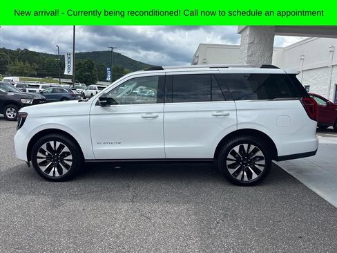 Used 2026 Ford Expedition Platinum w/ Driver's Package AWD/4WD image 24
