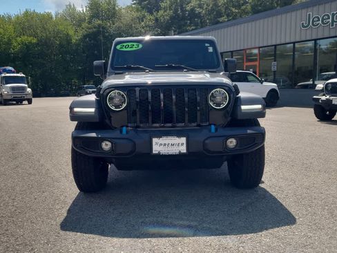 Used 2023 Jeep Wrangler Unlimited w/ Cold Weather Group AWD/4WD image 3