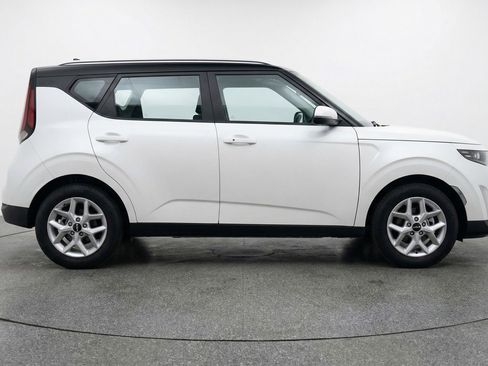Used 2025 Kia Soul LX w/ LX Technology Package image 11