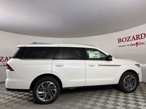 New 2025 Lincoln Navigator Reserve image 8