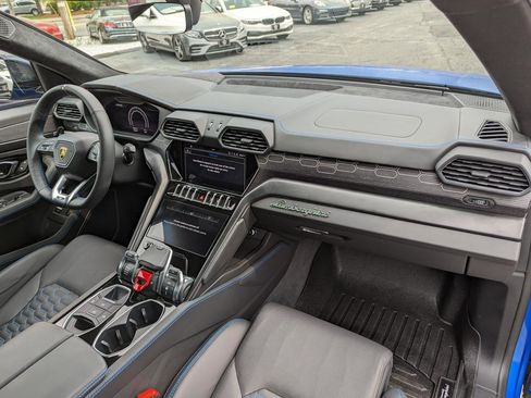 Used 2021 Lamborghini Urus AWD/4WD image 32