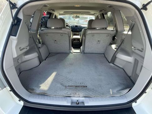 Used 2011 Toyota Highlander Limited w/ Tow Pkg image 9