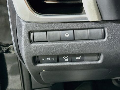 Used 2023 Nissan Rogue SL w/ SL Premium Package FWD image 16