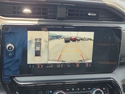 Used 2024 GMC Sierra 1500 AT4 w/ Technology Package AWD/4WD image 16