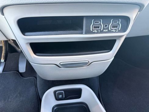 Used 2023 Chrysler Pacifica Touring-L image 21