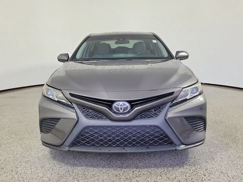 Used 2018 Toyota Camry SE FWD image 3
