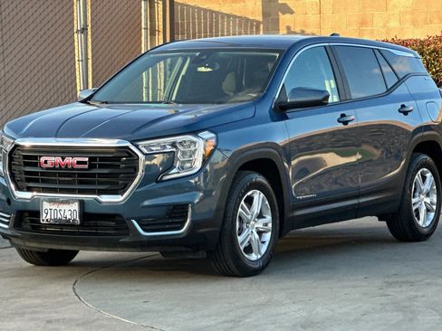 Used 2024 GMC Terrain SLE image 8
