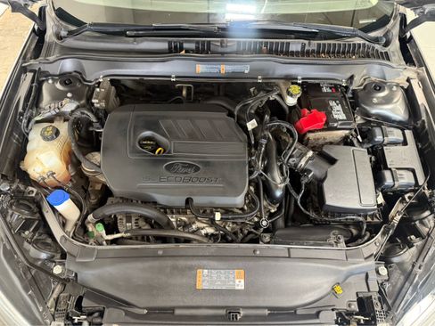 Used 2018 Ford Fusion SE w/ Fusion SE Technology Package FWD image 12