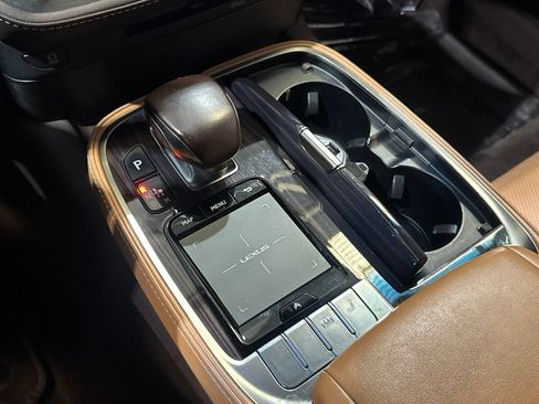 Used 2018 Lexus LS 500 w/ Accessory Package (Z2) RWD image 31