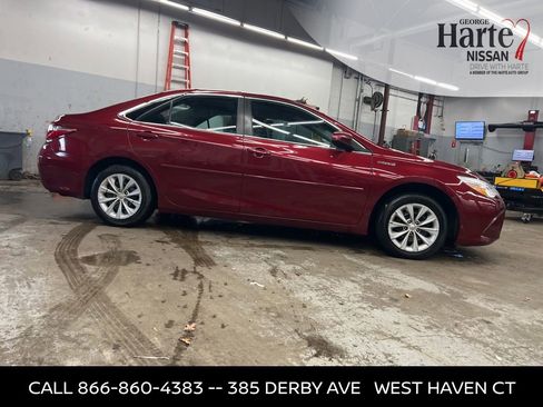 Used 2017 Toyota Camry LE image 5