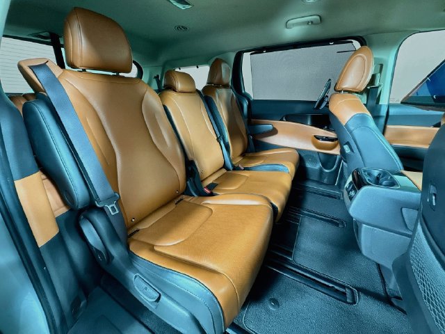 Used 2022 Kia Carnival SX FWD image 29