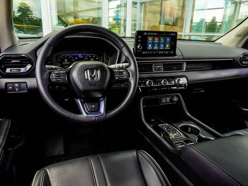 Used 2025 Honda Pilot Elite image 16
