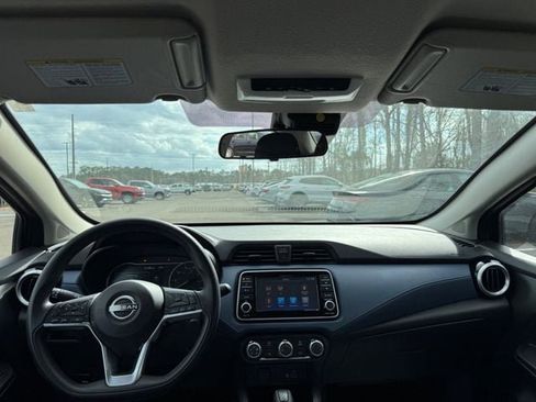 Used 2023 Nissan Versa SV image 7