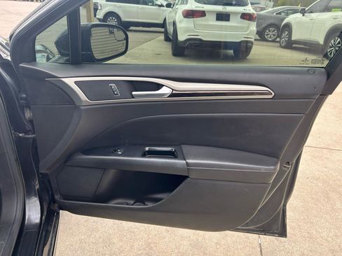 Used 2014 Ford Fusion SE w/ Equipment Group 202A FWD image 16