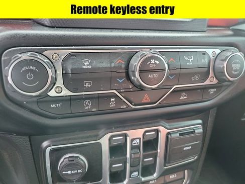 Used 2020 Jeep Gladiator Rubicon w/ LED Lighting Group AWD/4WD image 16