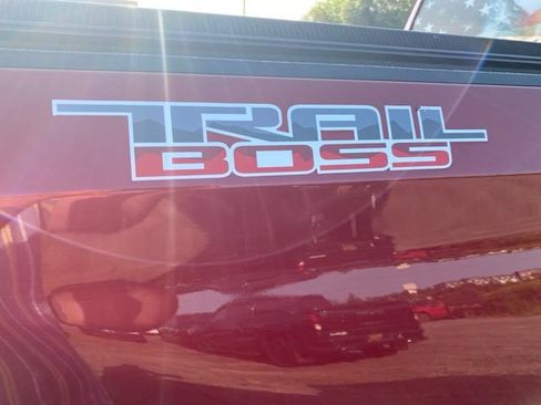 Used 2019 Chevrolet Silverado 1500 LT Trail Boss w/ Convenience Package AWD/4WD image 9
