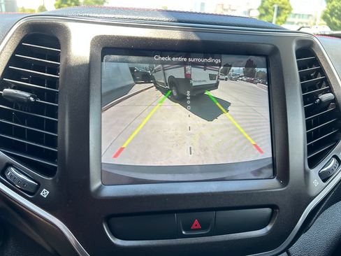 Used 2020 Jeep Cherokee Trailhawk AWD/4WD image 20