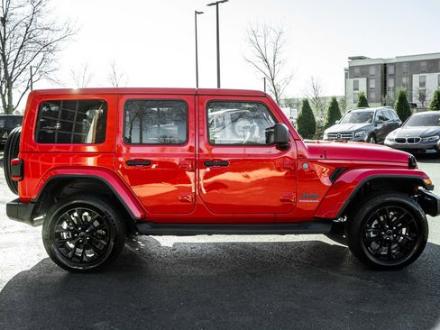 Used 2025 Jeep Wrangler Unlimited Sahara AWD/4WD image 3