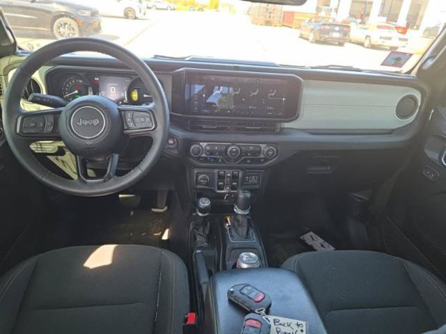 Used 2024 Jeep Wrangler Unlimited w/ Convenience Group AWD/4WD image 10