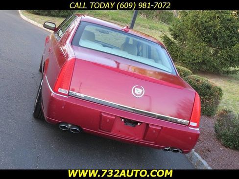 Used 2009 Cadillac DTS w/ Sun And Sound Package FWD image 25