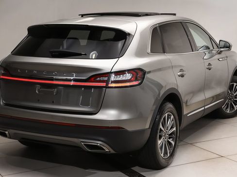 Used 2023 Lincoln Nautilus Reserve w/ Luxury Package AWD/4WD image 3
