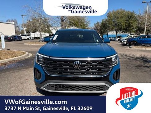 Certified 2025 Volkswagen Atlas Cross Sport SE image 2
