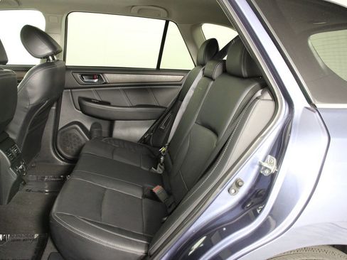 Used 2018 Subaru Outback 3.6R Limited image 32