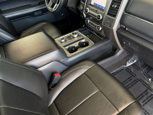 Used 2020 Ford Expedition Max XLT w/ Equipment Group 202A AWD/4WD image 18