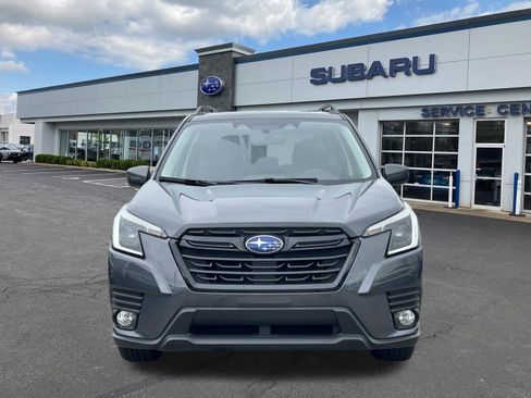 Used 2023 Subaru Forester Premium image 2