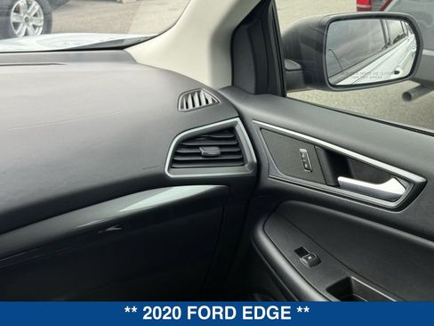 Certified 2020 Ford Edge SE image 18