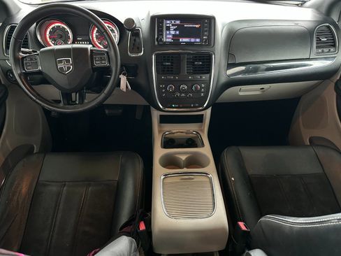 Used 2019 Dodge Grand Caravan SXT image 12