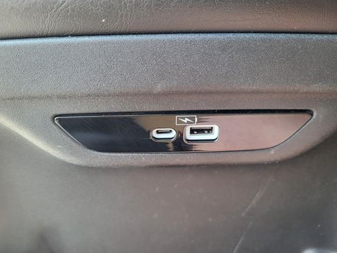 Used 2023 Chrysler Pacifica Touring-L FWD image 18