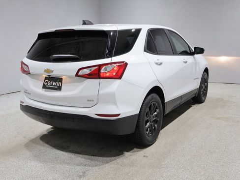 Used 2020 Chevrolet Equinox LS image 2