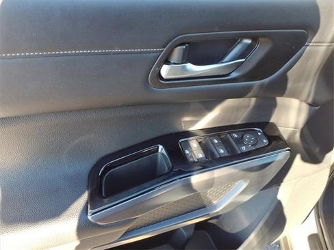 Certified 2024 Nissan Pathfinder SL image 3