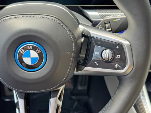 Used 2023 BMW i7 xDrive60 AWD/4WD image 25