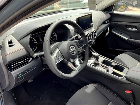 New 2025 Nissan Sentra SR w/ Midnight Edition image 9